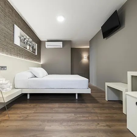 ゲストハウス Residencial Victoria 2*