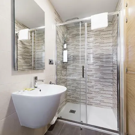 ゲストハウス Residencial Victoria 2*